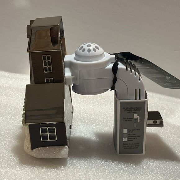 Bath & Body Works Wallflowers Holiday Village Light PROJECTOR Fragrance‎ Plug-In - Picture 8 of 15